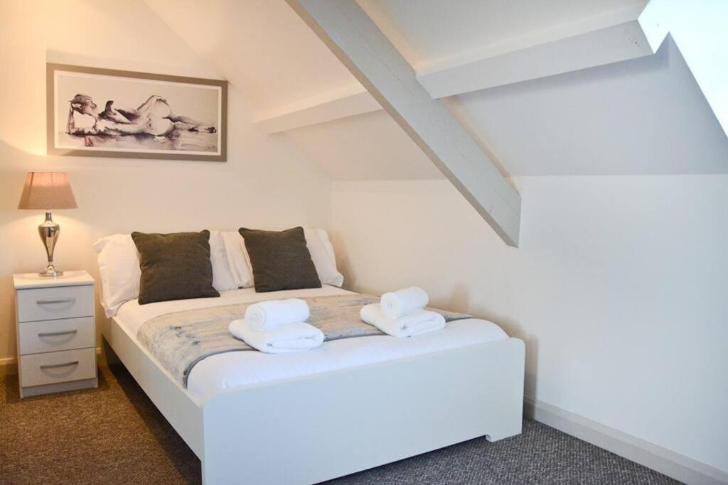 Modern Attic Studio Apartment With Harbour Views بينزانس المظهر الخارجي الصورة